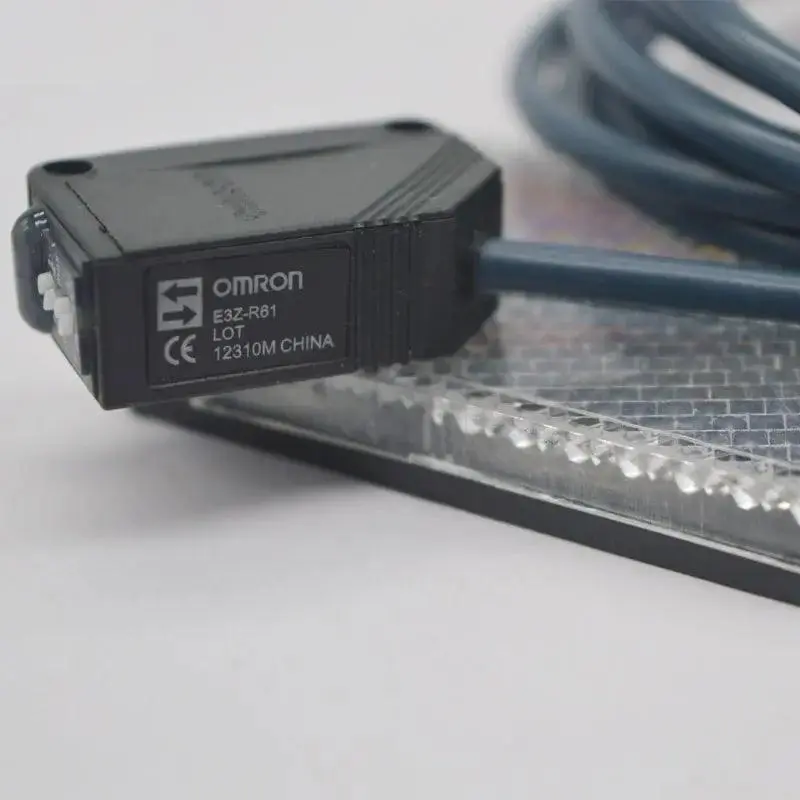 Omron- Photoelectric Sensor Retro-Reflective With Msr Function E3z-R61 E3z-R81 Optional 1